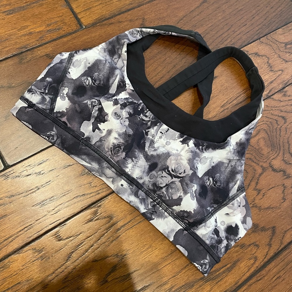 Lululemon sports bra